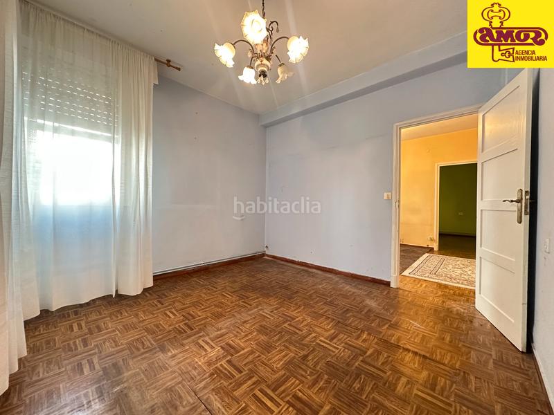 Foto 20b0d691-a4da-40da-b0e7-1ffa8ee2a90b. Piso  en venta en plaza roja en Ensanche - Sar Santiago de Compostela