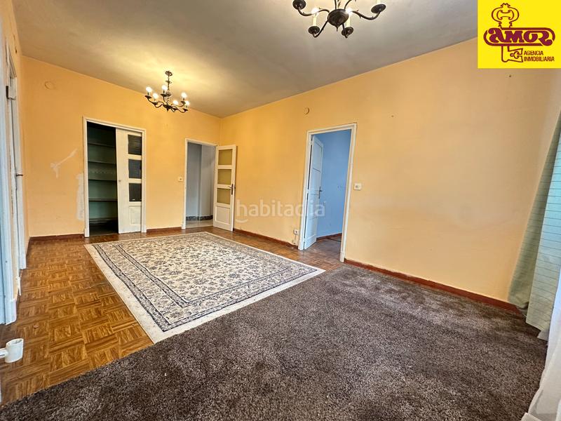 Foto d344fc64-937a-485f-87f9-78e59bc89b7e. Piso  en venta en plaza roja en Ensanche - Sar Santiago de Compostela