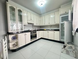 Chalet  Rúa de san lázaro. Agencia amor vende casa en calle san lázaro