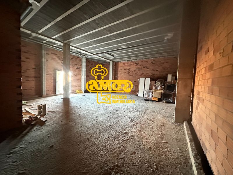 Foto faade8af-1683-42d1-a4fa-42983dfe831f. Local comercial a Bertamirans Ames