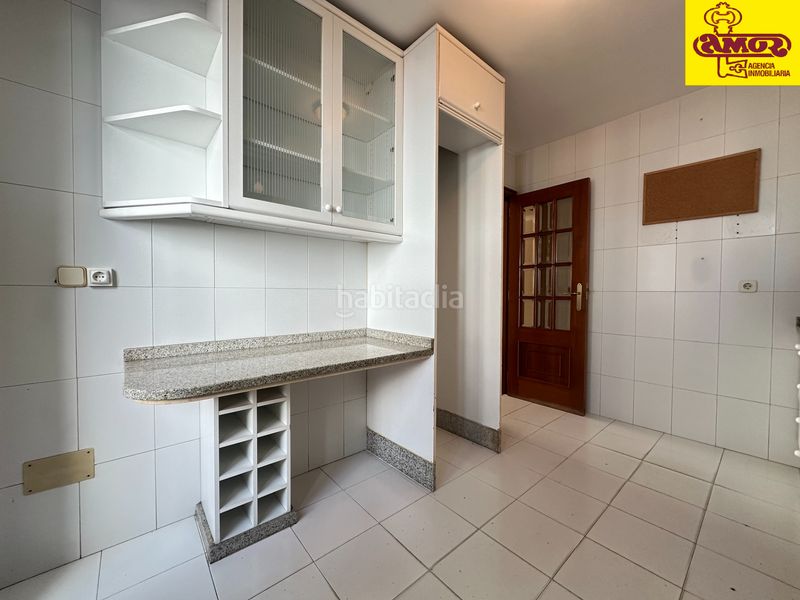 Foto 282f2dc3-80fb-4d76-905d-26a8e929f0ec. Piso ático en venta en calle do hórreo - en Ensanche - Sar Santiago de Compostela