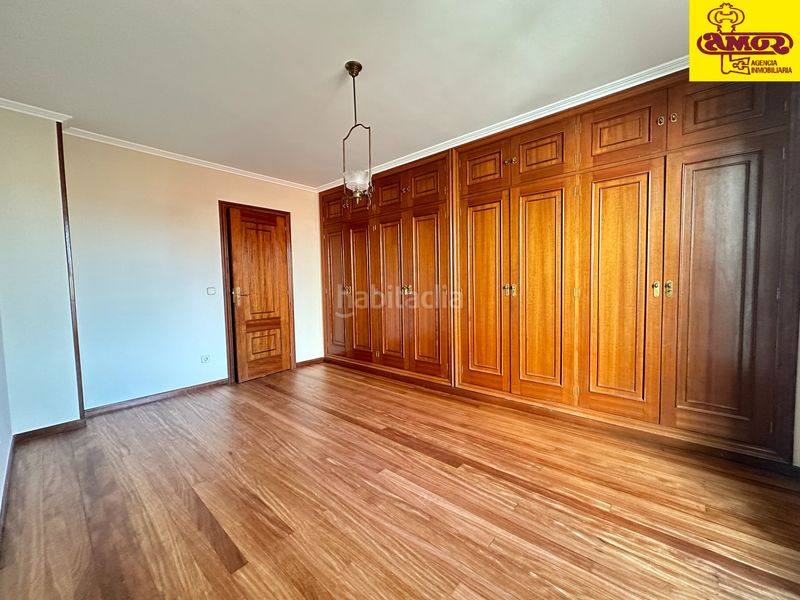 Foto 484be3d2-956e-4e9e-a625-10eb9deb5578. Piso ático en venta en calle do hórreo - en Ensanche - Sar Santiago de Compostela
