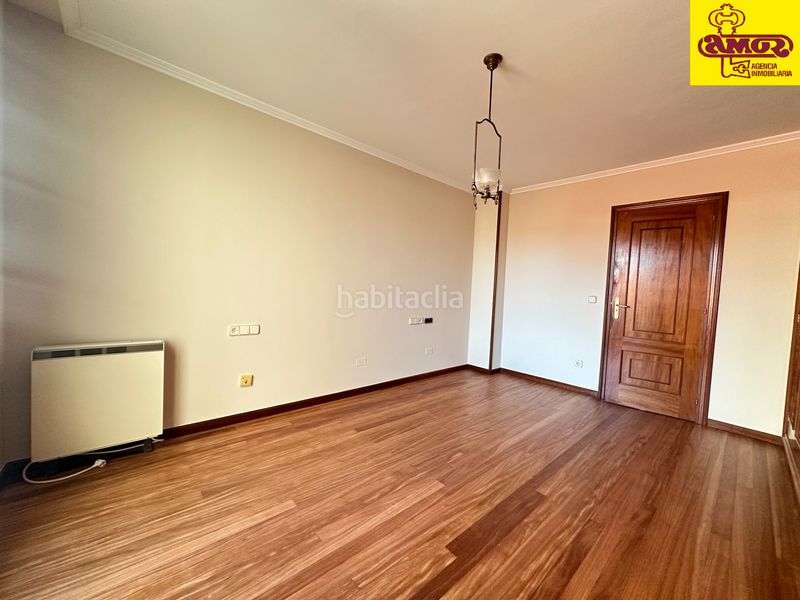 Foto 79bb16e2-7a87-450d-962c-1497c0d8c37d. Piso ático en venta en calle do hórreo - en Ensanche - Sar Santiago de Compostela