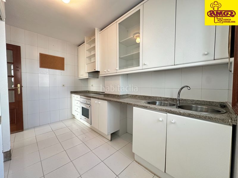 Foto ab88507b-61c1-4e86-8486-329145119803. Piso ático en venta en calle do hórreo - en Ensanche - Sar Santiago de Compostela