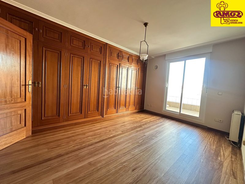 Foto d42e11a8-8358-4b5e-ad5b-166772f5e155. Piso ático en venta en calle do hórreo - en Ensanche - Sar Santiago de Compostela
