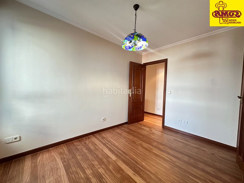 Foto d50dbf81-a122-4e59-8188-79a49e32c42c. Piso ático en venta en calle do hórreo - en Ensanche - Sar Santiago de Compostela