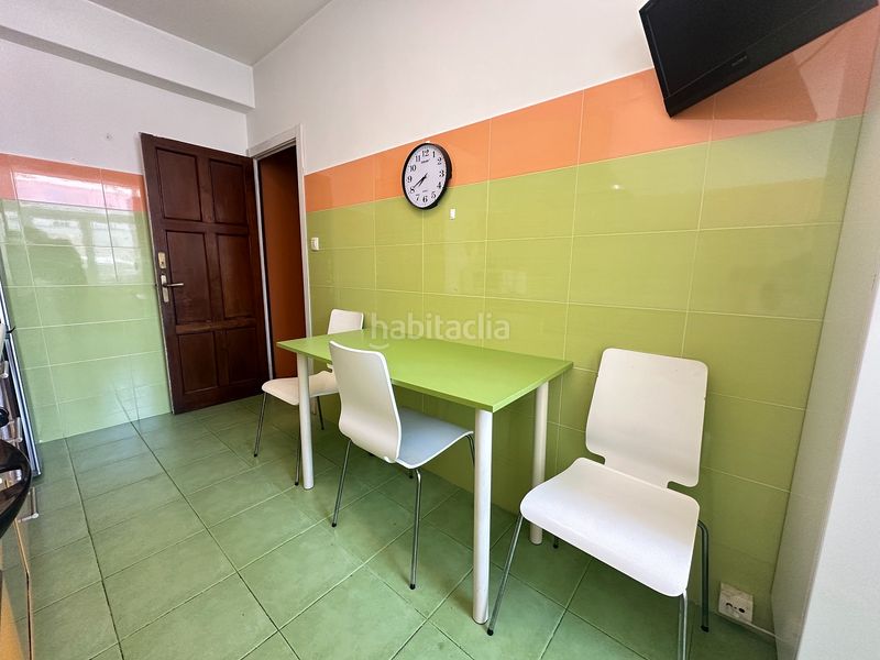Foto 048e08ec-8f1f-4fd2-9326-abd27d9d59c6. Piso  en venta en san pedro de mezonzo - plaza roja en Santiago de Compostela
