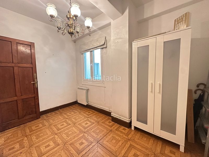 Foto 0a5dc0eb-f001-474e-a2d9-0485d2c5a4a4. Piso  en venta en san pedro de mezonzo - plaza roja en Santiago de Compostela