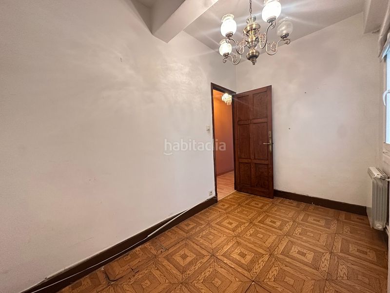 Foto 32f473b2-c5ed-47fa-aa25-a69b58195288. Piso  en venta en san pedro de mezonzo - plaza roja en Santiago de Compostela