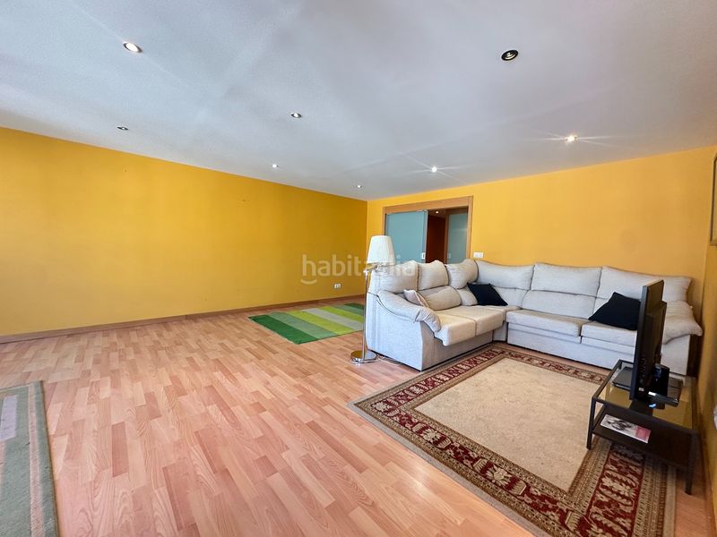 Foto 525047a1-c624-45de-8e0a-039c87a9acd2. Piso  en venta en san pedro de mezonzo - plaza roja en Santiago de Compostela
