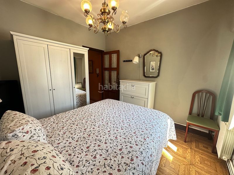 Foto 806d15b8-c7b6-406d-be1d-789f5eaa6481. Piso  en venta en san pedro de mezonzo - plaza roja en Santiago de Compostela