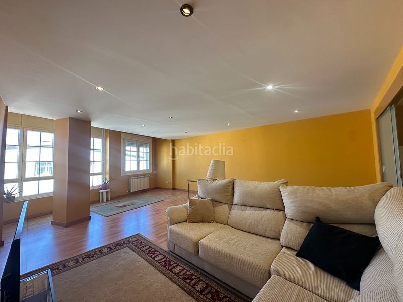 Foto bf7c2ff6-334e-472c-8582-78b382749c61. Piso  en venta en san pedro de mezonzo - plaza roja en Santiago de Compostela