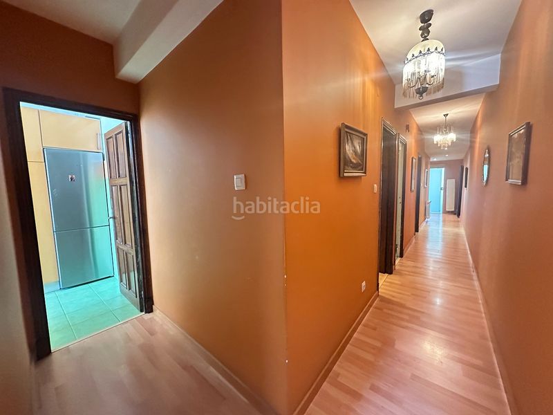 Foto d232af4e-2ff2-4d01-ae8c-d1f0697369e1. Piso  en venta en san pedro de mezonzo - plaza roja en Santiago de Compostela