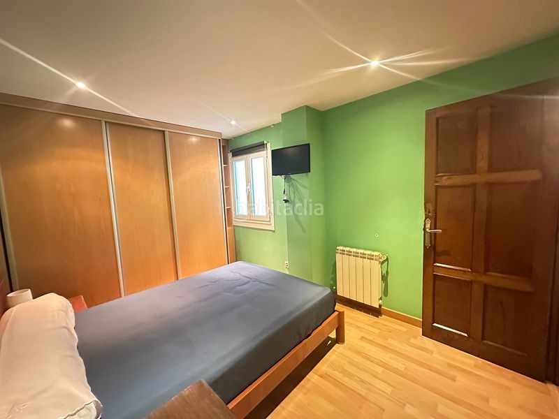 Foto e5d1f0c2-eb10-4e66-ab14-2b182dc4593e. Piso  en venta en san pedro de mezonzo - plaza roja en Santiago de Compostela