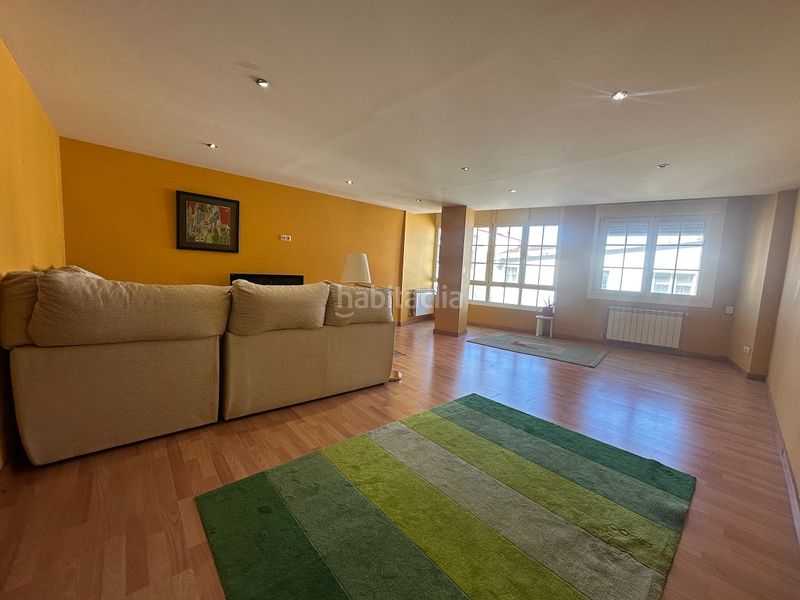Foto f2cb49b1-2038-4a00-b5ef-4b98e33b2f83. Piso  en venta en san pedro de mezonzo - plaza roja en Santiago de Compostela