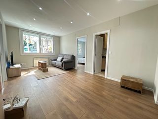 Rent Flat  Rúa de diego de muros. Agencia amor alquila piso reformado proximo a la praza roxa de 3