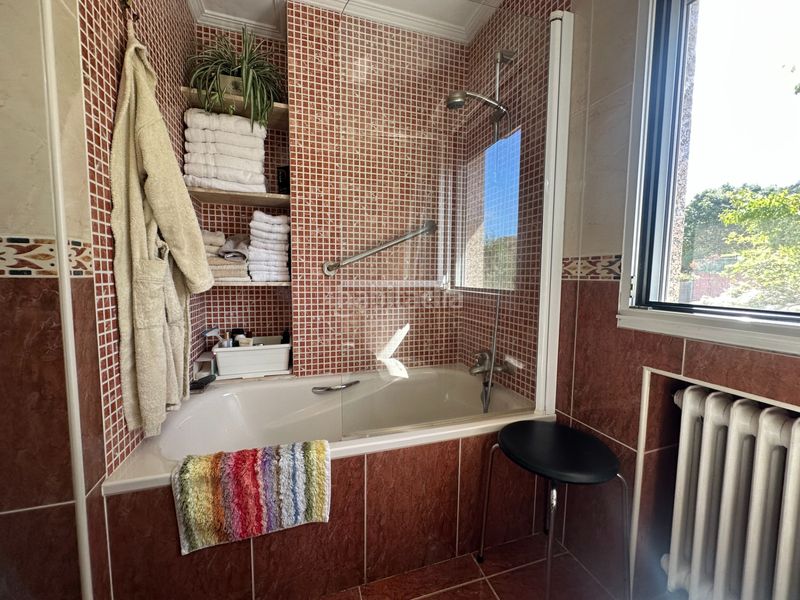 Foto 1e5ba967-f8fc-4579-a568-3fbbeceac444. Chalet  independiente en cacheiras - concello . en Teo