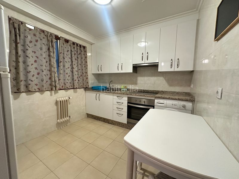 Foto 3b64b607-f9b6-414d-9302-58a36a767a13. Rent flat with heating in Ensanche - Sar Santiago de Compostela