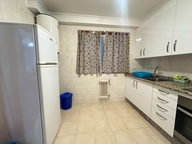 Foto 7fc19f35-cd02-4c2f-8598-c653234e4140. Rent flat with heating in Ensanche - Sar Santiago de Compostela