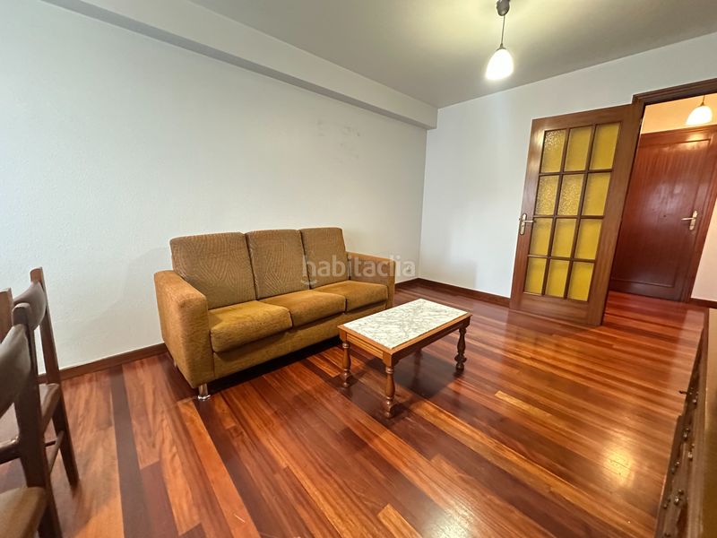 Foto 98bbfd2c-920a-43b4-9b86-66bb9cac3ace. Rent flat with heating in Ensanche - Sar Santiago de Compostela