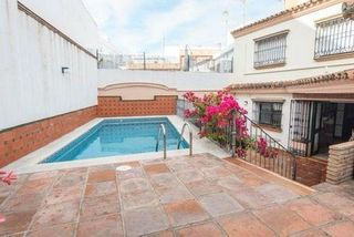 Casa en Casco Antiguo. Magnífica casa san isidro con piscina