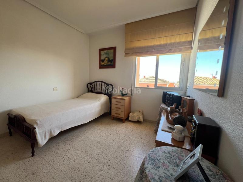 Foto 2ba2b004-5a69-4f78-97bf-ddde6a2a6ebb. Casa aparellada amb aparcament a San García Algeciras