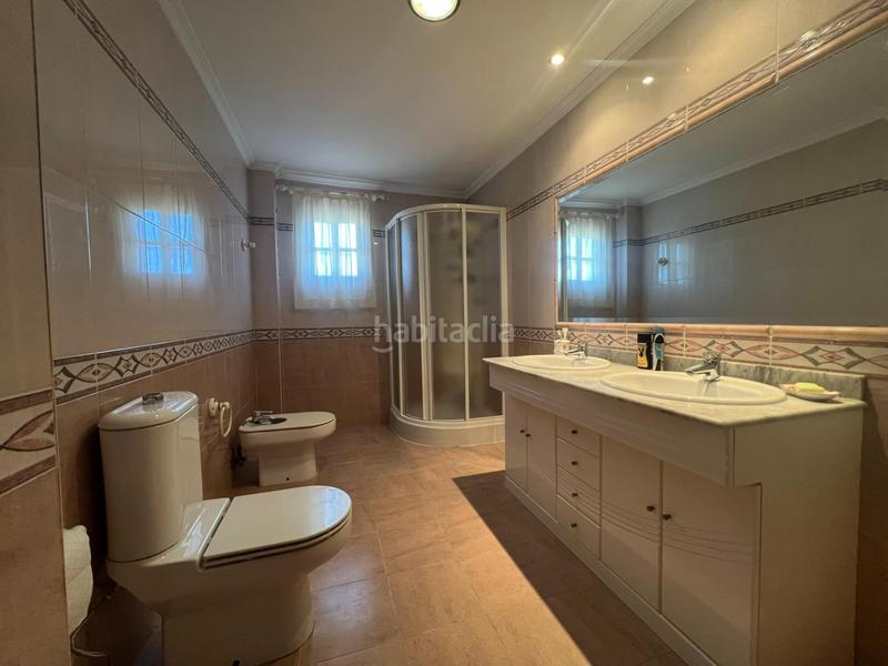 Foto 732f3da2-0d8f-4bb6-95be-7966354108c4. Casa aparellada amb aparcament a San García Algeciras