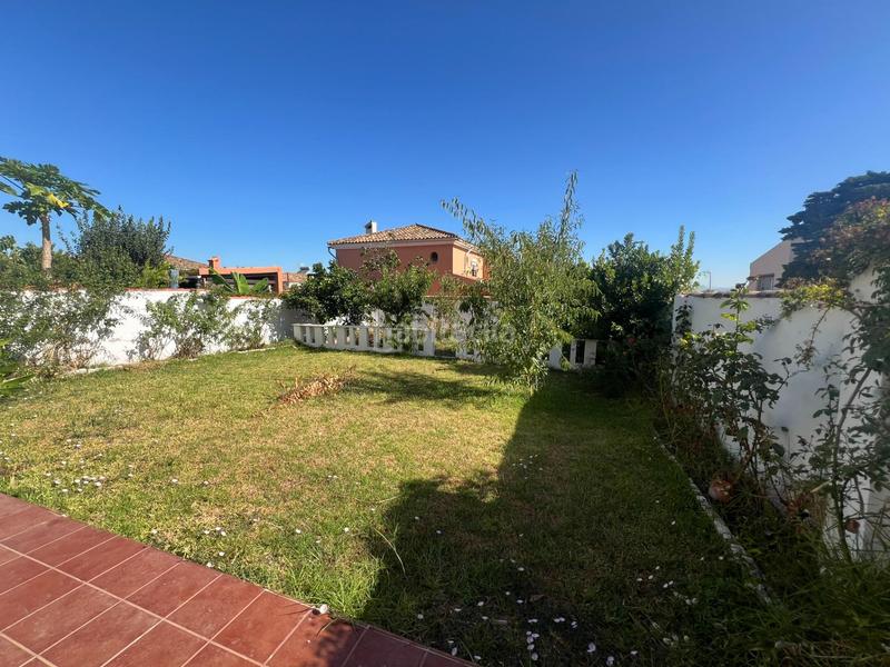 Foto 7777d44b-4dd3-4e85-91a9-10361c5886fe. Casa aparellada amb aparcament a San García Algeciras