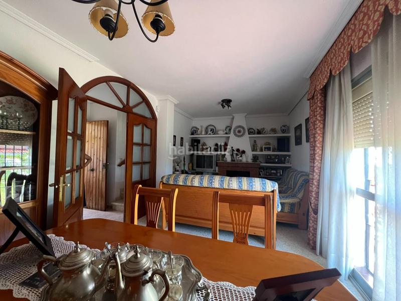 Foto dea6c536-b078-4f7c-ae95-de5dfcf81a29. Casa aparellada amb aparcament a San García Algeciras