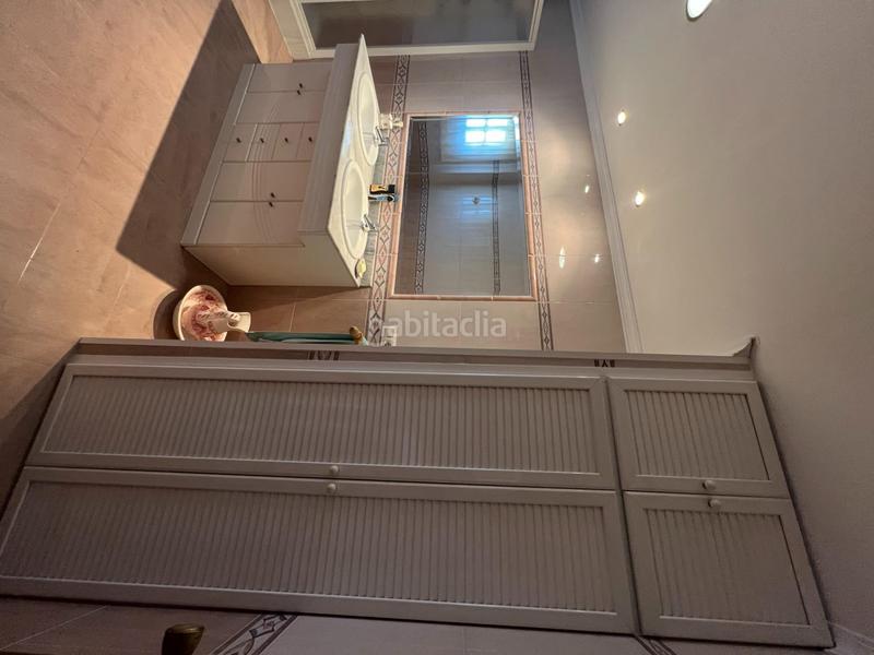 Foto f9290320-2a12-42bc-898c-bd765e5db965. Casa aparellada amb aparcament a San García Algeciras