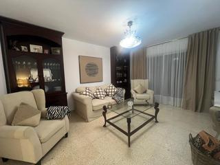 Etagenwohnung  Calle lanzarote. Piso en venta junto mercado la victoria
