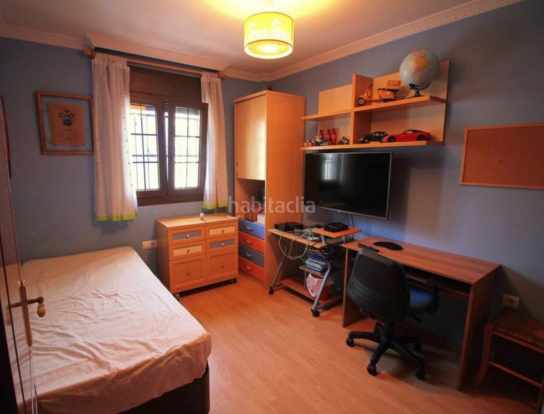 Foto 74b5051f-30f8-47ae-a325-b672074ad5e1. Casa a schiera con parcheggio in El Rinconcillo Algeciras