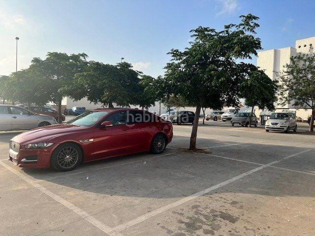 Foto fb6dd468-2b2c-411a-b455-a7f0bb653a4c. Edifici a El Rinconcillo Algeciras