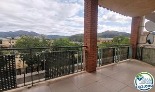 Casa adossada  Carrer de ponent. Casa con gran terraza cerca de todos los comercios y servicios e