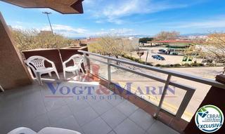 Pis  Plaça carles fages de climent. Apartamento a 75mdel mar con gran terraza en el puerto de roses