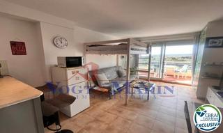 Apartament  Carrer de la muga. Estudio con terraza y vistas panorámicas al mar en empuriabrava