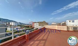 Àtic  Carrer la llotja. Apartamento con vista al mar, gran terraza y azotea en el centro