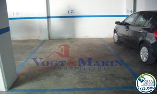 Autoparkplatz  Avinguda del nord. Parking en la residencia aqua marina en santa margarita, roses
