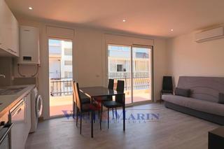 Apartamento  Carrer de la roca negra. Luminoso piso moderno a 200 m de la playa con terraza, vistas y