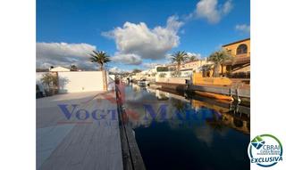 Casa  Carrer falconera. Casa cerca del mar con piscina y amarre 12.25m x 3m en empuriabr