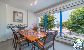 Apartament  Carrer de figueres. Apartamento moderno en primera línea de mar en roses