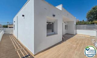 Maison  Carrer riera-la almadrava. Casa totalmente reformada con jardín en mas boscà, roses.