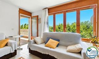 Apartament  Sector puigmal. Apartamento con piscina y jardín comunitarios en empuriabrava