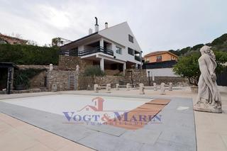 Casa  Carrer oliveres. Exclusiva casa unifamiliar de lujo en el pintoresco pueblo front