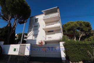 Pis  Carrer rembrandt. Espléndido apartamento moderno con jardín en almadrava, roses