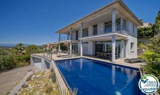 Haus in Carrer alemanya 79. Villa de lujo con piscina y vista única en can isaac, palau-save