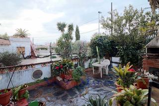 Casa en Carrer garrigues 14. Casa con gran potencial en la tranquila zona de mas boscà