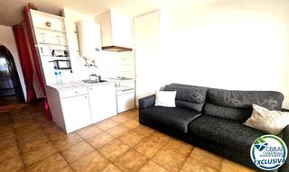 Studio  Carrer muga-delta. Estudio cabina con vista al mar en empuriabrava