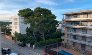Apartament  Carrer de joanot martorell. Apartamento con vista al mar en segunda línea de playa.