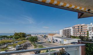 Apartament  Plaça carles fages de climent. Apartamento con gran terraza en el puerto de roses